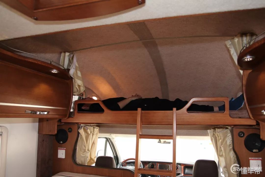 进口100万大额头c型豪华房车,豪华的六座六卧c级房车