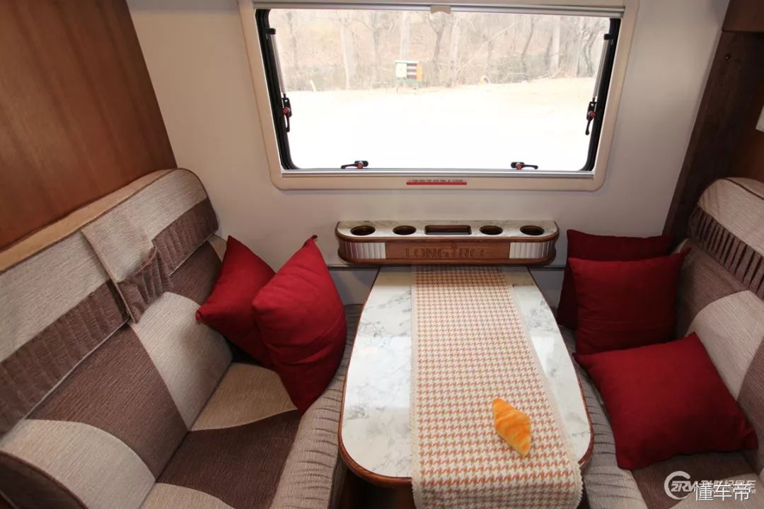 进口100万大额头c型豪华房车,豪华的六座六卧c级房车