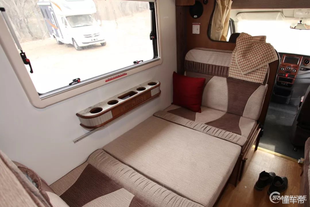 进口100万大额头c型豪华房车,豪华的六座六卧c级房车