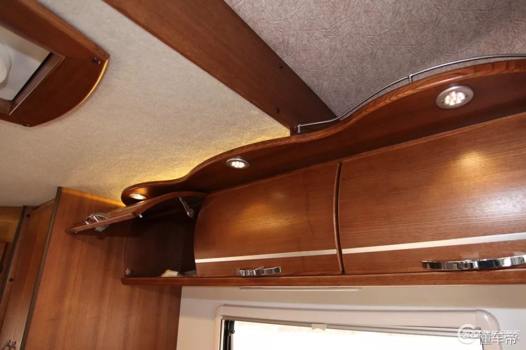 进口100万大额头c型豪华房车,豪华的六座六卧c级房车