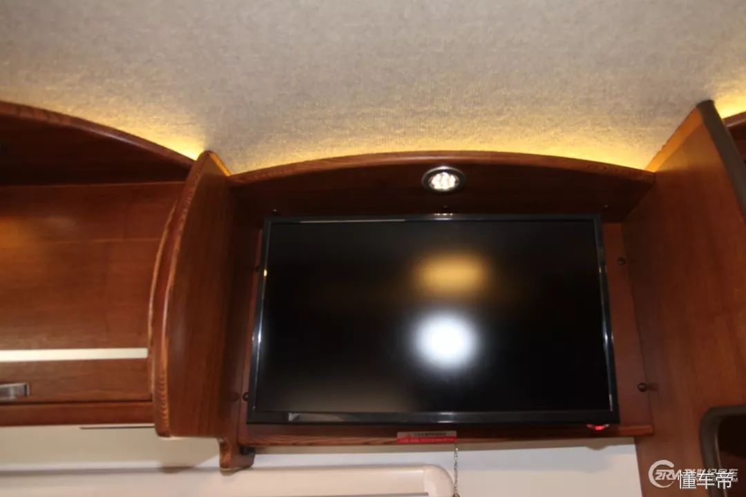 进口100万大额头c型豪华房车,豪华的六座六卧c级房车