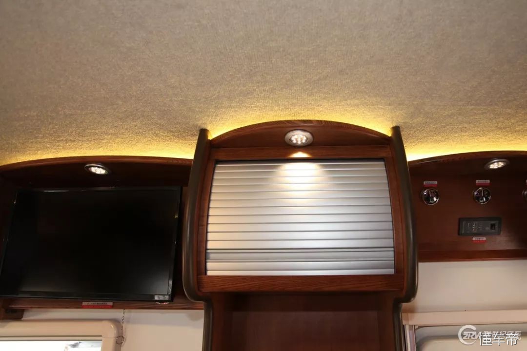 进口100万大额头c型豪华房车,豪华的六座六卧c级房车