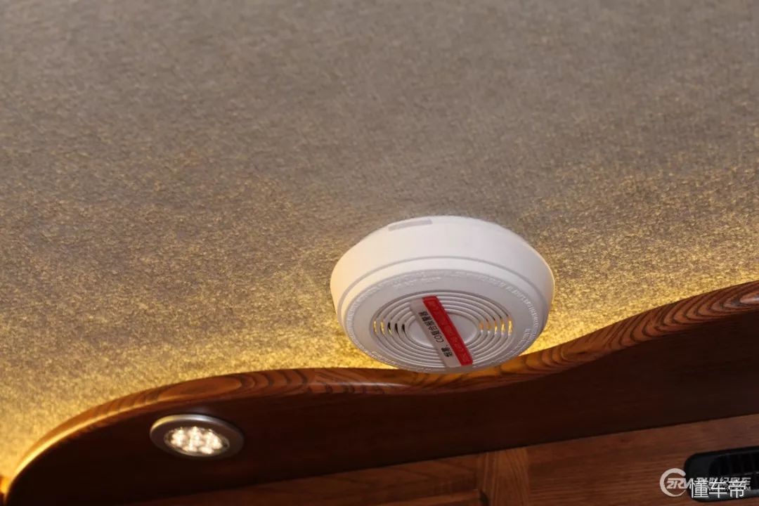 进口100万大额头c型豪华房车,豪华的六座六卧c级房车