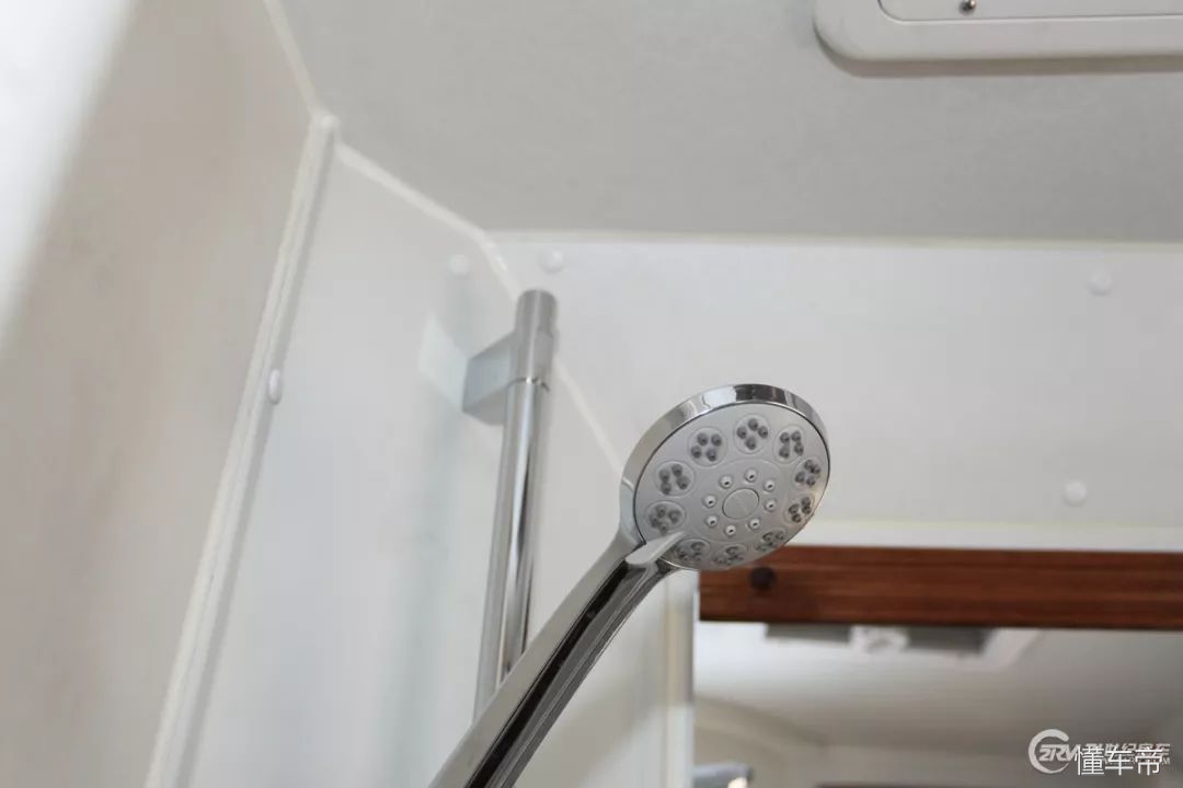 进口100万大额头c型豪华房车,豪华的六座六卧c级房车