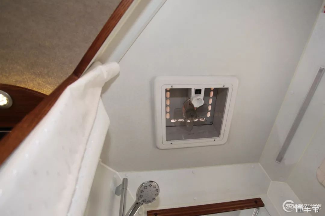 进口100万大额头c型豪华房车,豪华的六座六卧c级房车