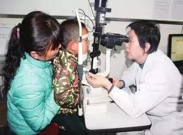 一瓶眼药水,为什么专家建议慎用眼药水