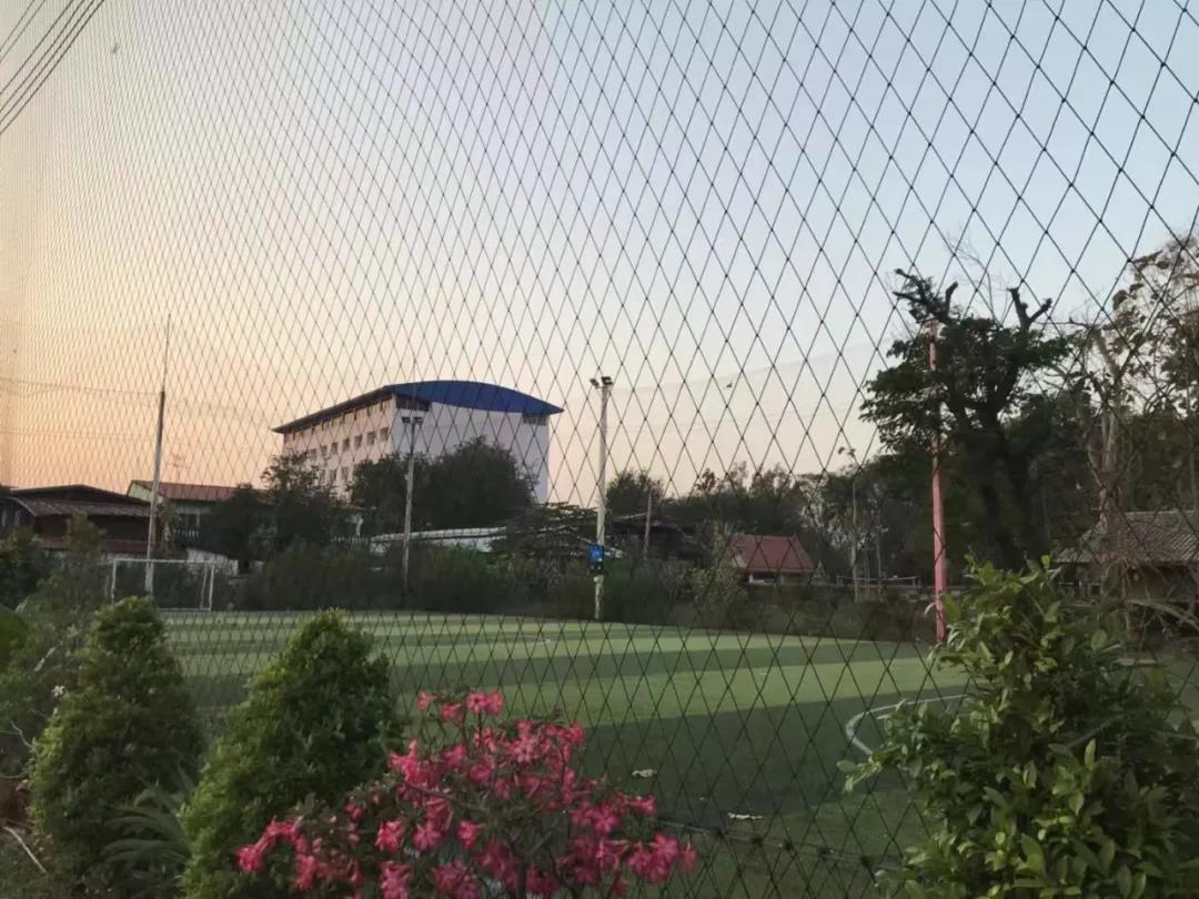 盘点：炼尸房边、大海之滨和群山环绕的泰国十大神奇球场