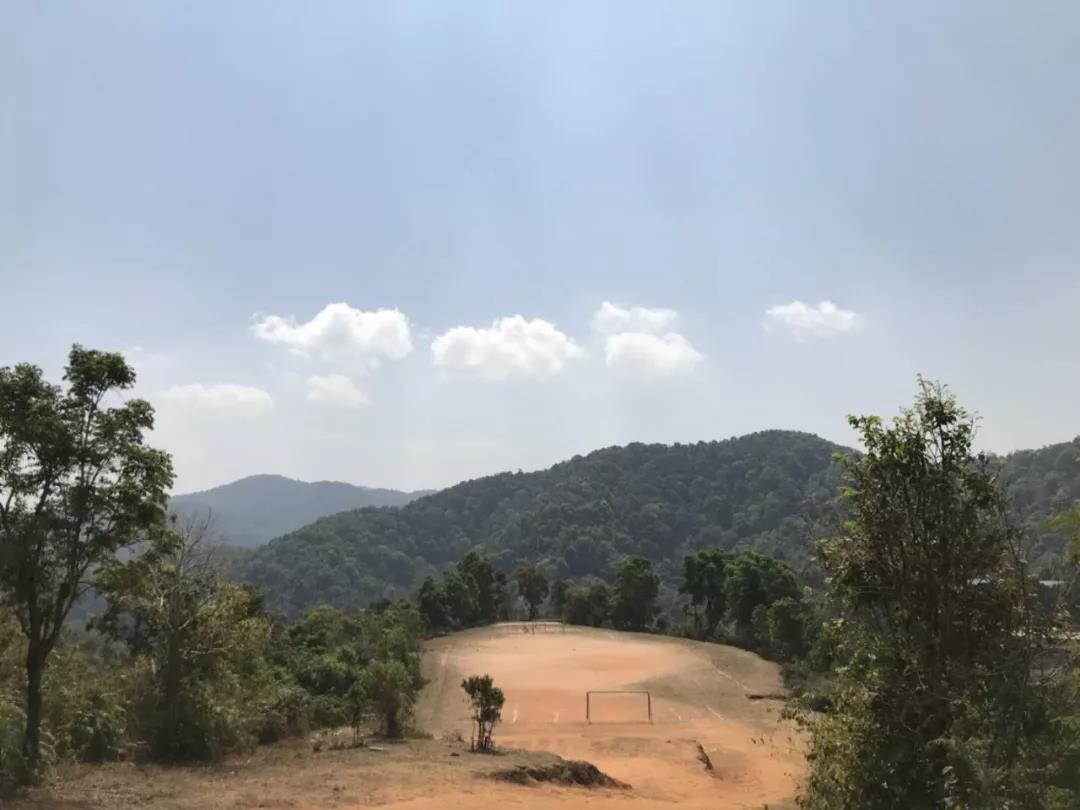 盘点：炼尸房边、大海之滨和群山环绕的泰国十大神奇球场