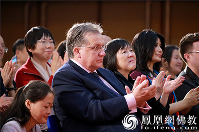 佛眼看球：佛学大师印顺法师与球星欧文的对话