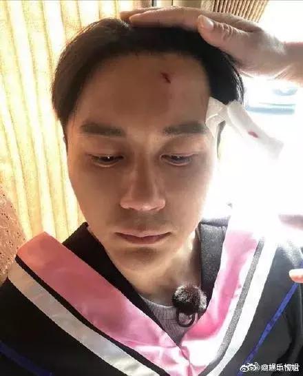 学士帽高抛,毕业照抛帽瞬间