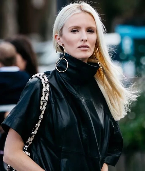 鞋子大一号会宽多少,鞋子大一号多穿一双袜子吗