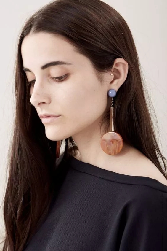 鞋子大一号会宽多少,鞋子大一号多穿一双袜子吗