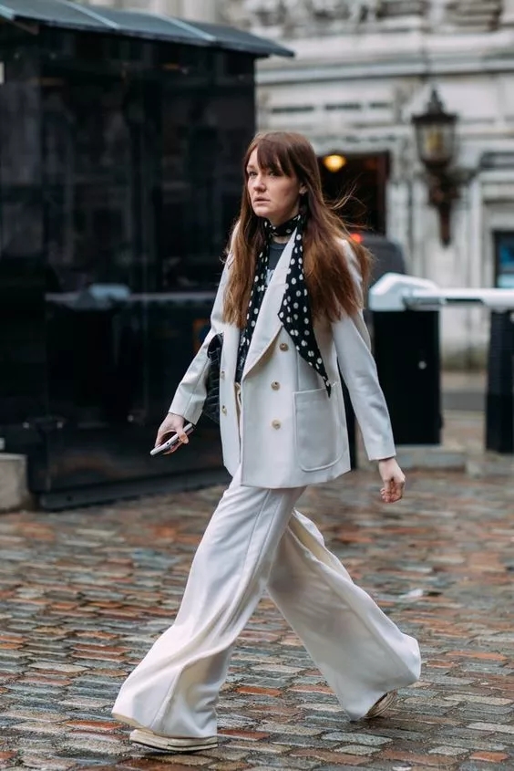 鞋子大一号会宽多少,鞋子大一号多穿一双袜子吗