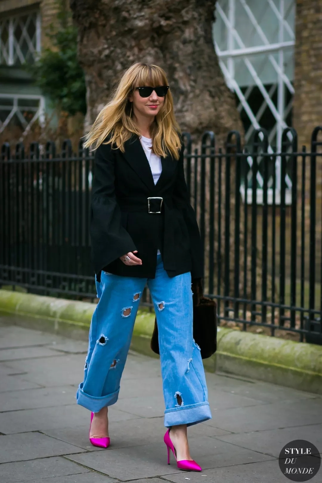 鞋子大一号会宽多少,鞋子大一号多穿一双袜子吗