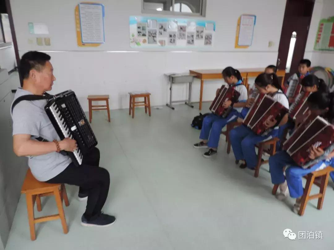 天津市团泊镇华源小学2012,坚持立德树人提升办学水平