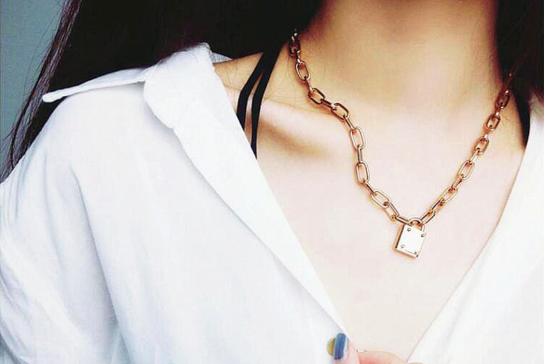 chloe閲戣壊閿佸ご,chlo閿佸ご