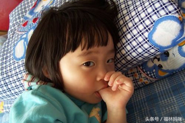 孩子咬指甲屡教不改怎么办,小孩咬手指怎么改正