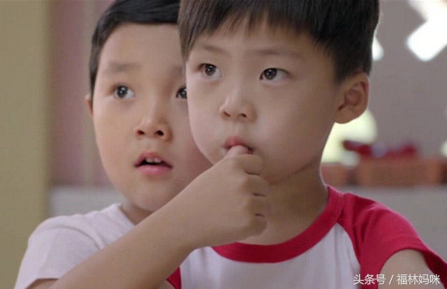 孩子咬指甲屡教不改怎么办,小孩咬手指怎么改正