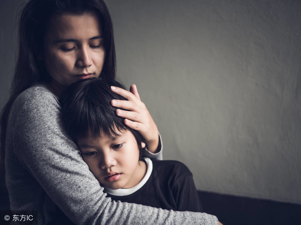 夫妻离婚对谁的伤害最大,夫妻离婚绝情的一方真的不后悔吗