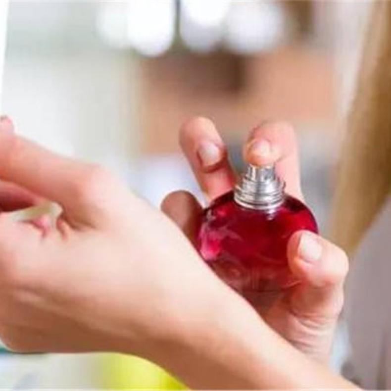 香水魅惑迷人,香水迷人