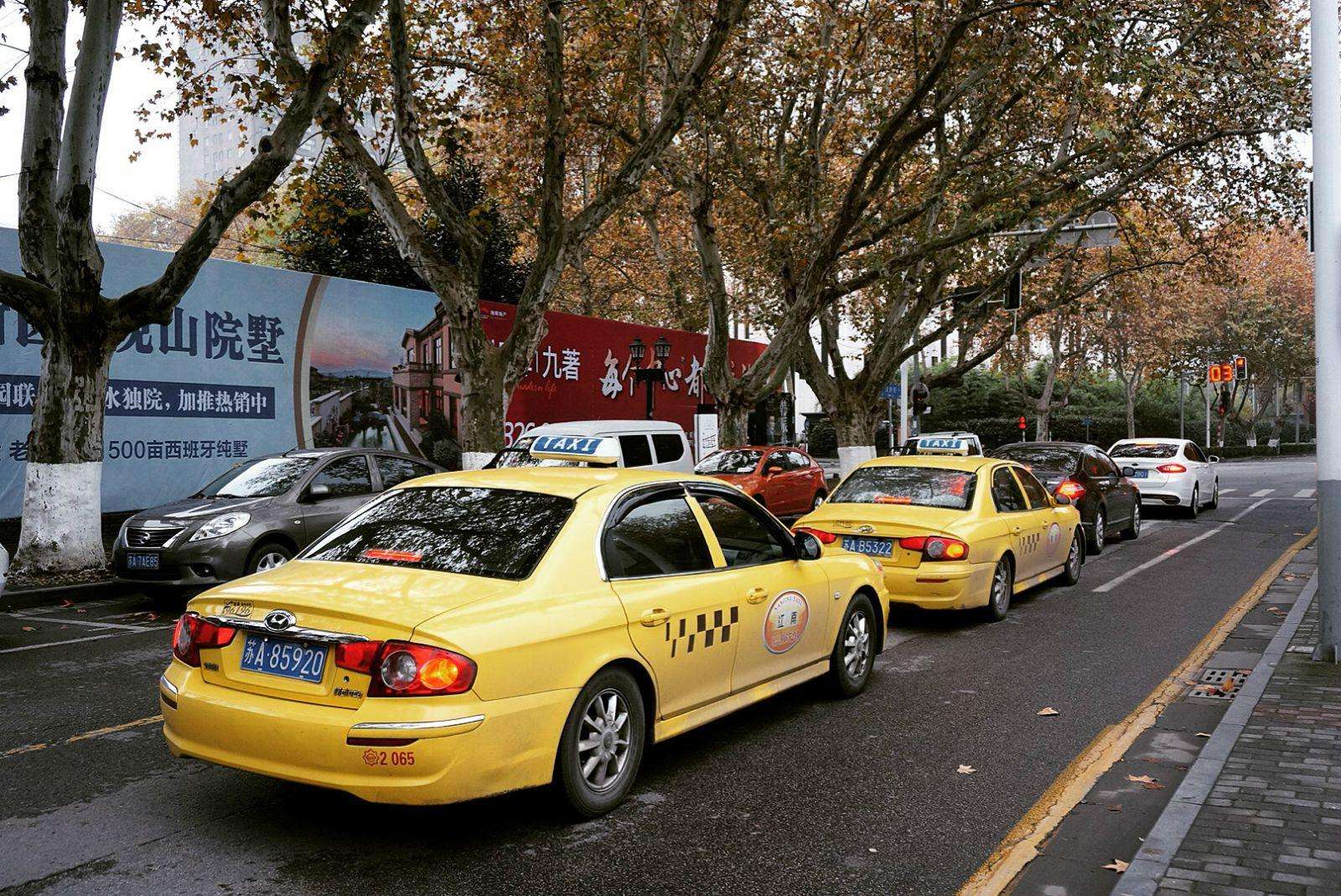 南京出租车试点融合派单,乘客享受快车价,司机收入涨五成