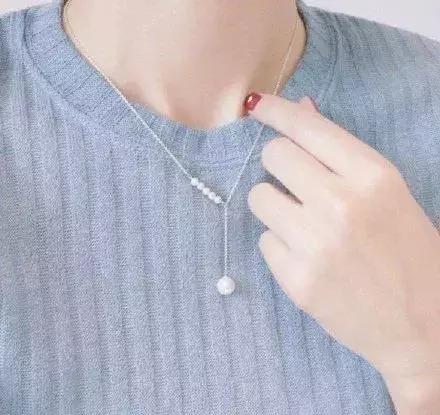 这个春季，你需要一款精致锁骨链，成为搭配中的小心机！