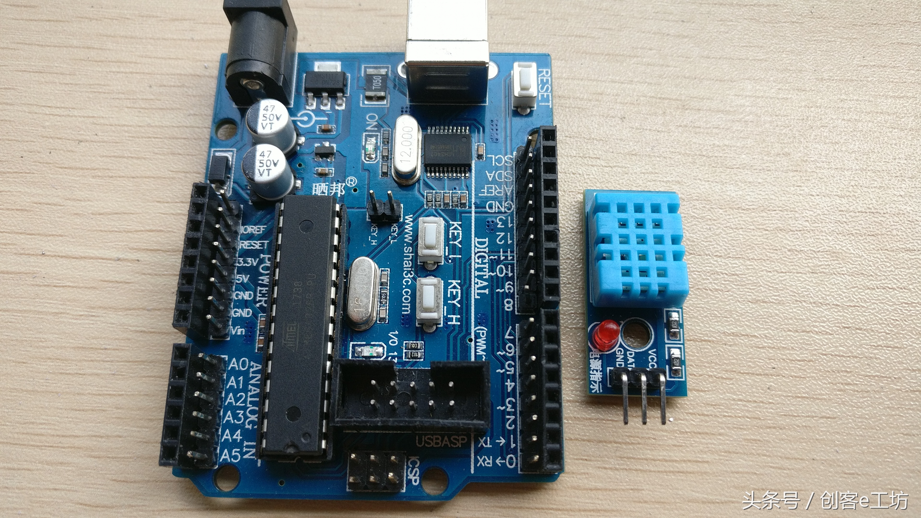 自制加湿器挂一条湿透的毛巾,用塑料瓶做房间加湿器