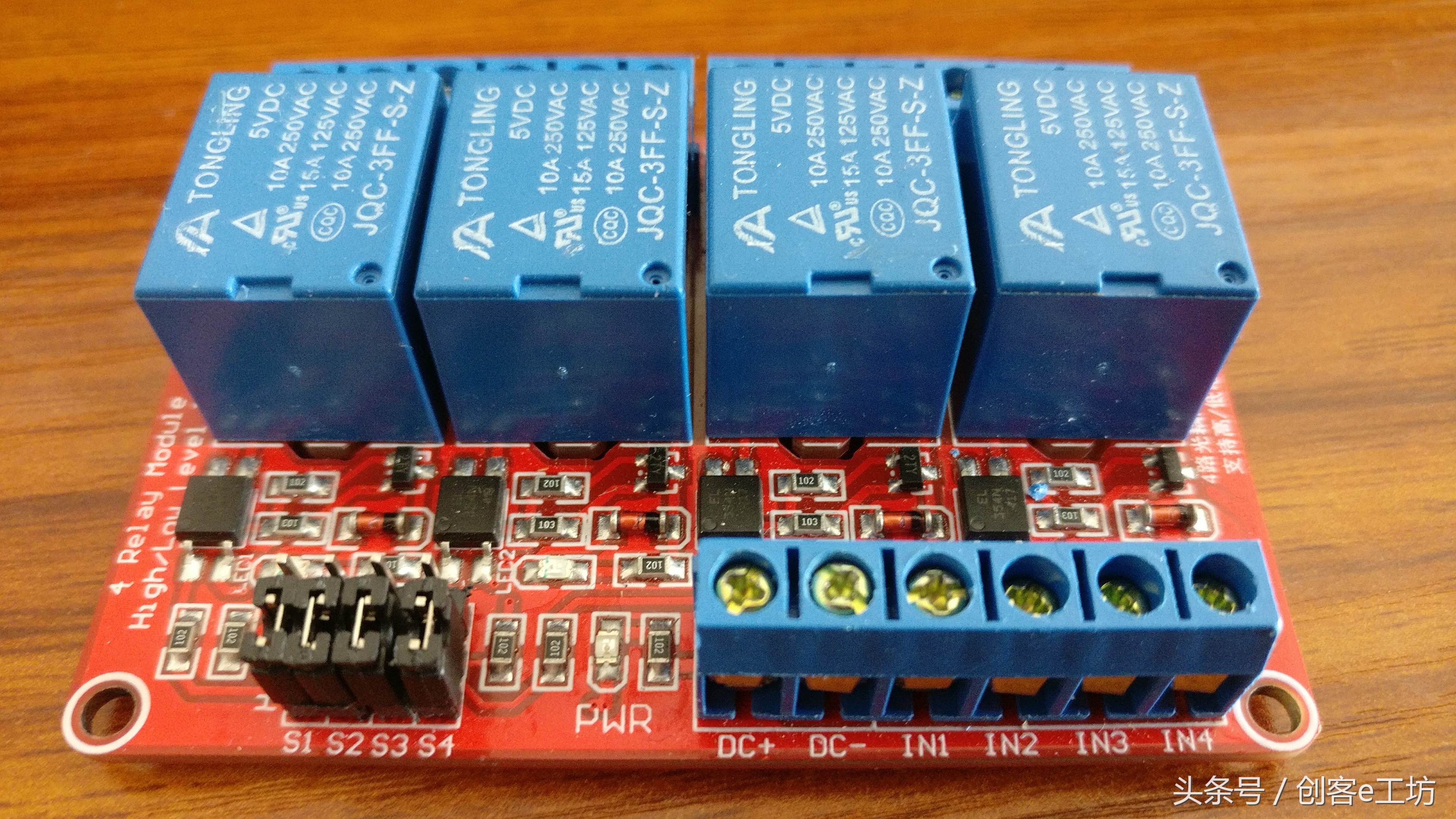 自制加湿器挂一条湿透的毛巾,用塑料瓶做房间加湿器