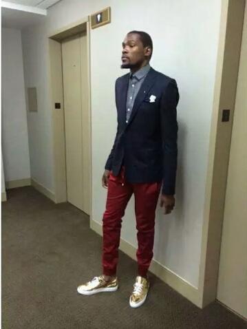 库兹马和哈登视频 (湖人库兹马哈登)