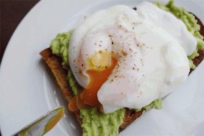 蛋黄和蛋白哪个好健康,蛋黄吃了好还是蛋白吃了好