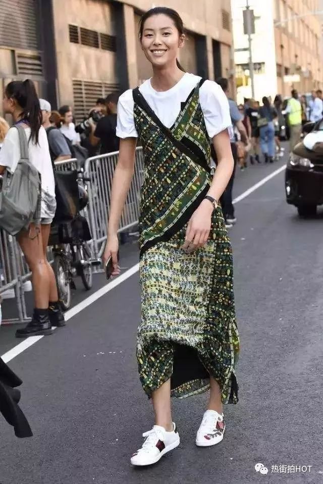 巴黎世家triples老爹鞋白色穿搭,除了巴黎世家还有什么鞋