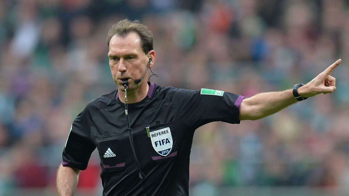 只要上港抢断就响哨，一直被媒体无脑吹捧的外国人素质也是狗屎