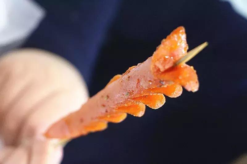 一出摊就排队了,出摊就排队的盒饭