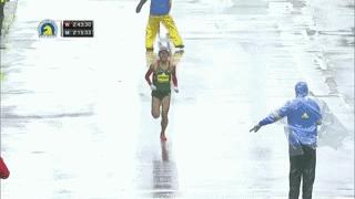 深度解析波马冠军川内优辉的“业余”跑姿：适合自己的才是最好的