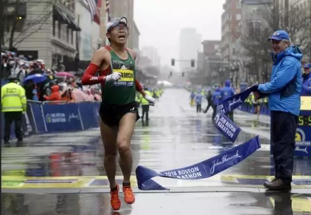 深度解析波马冠军川内优辉的“业余”跑姿：适合自己的才是最好的