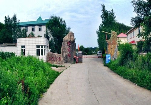 哈尔滨野狼湖，为东北最大的内陆平原湖，是野生狼栖息的天然场所