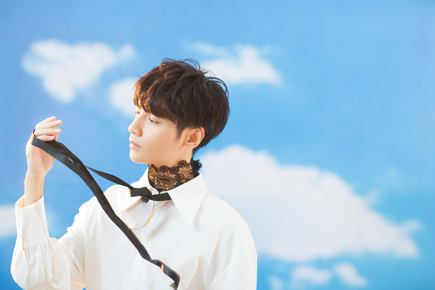 罗云熙发光的鞋子,罗云熙白色舞鞋mv完整版