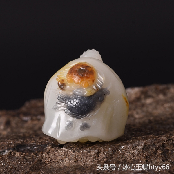 带皮色的和田玉为什么越来越受欢迎?