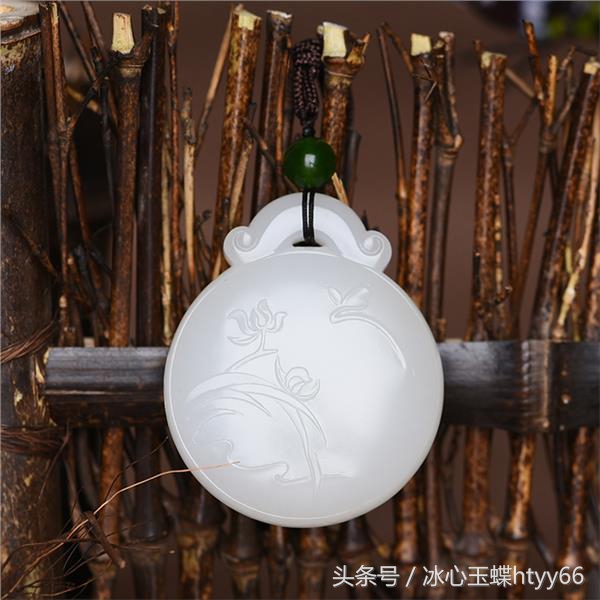 带皮色的和田玉为什么越来越受欢迎?