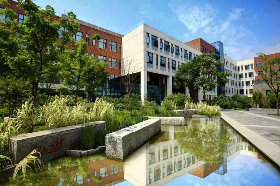 欧亚，你好！欧亚，再见！