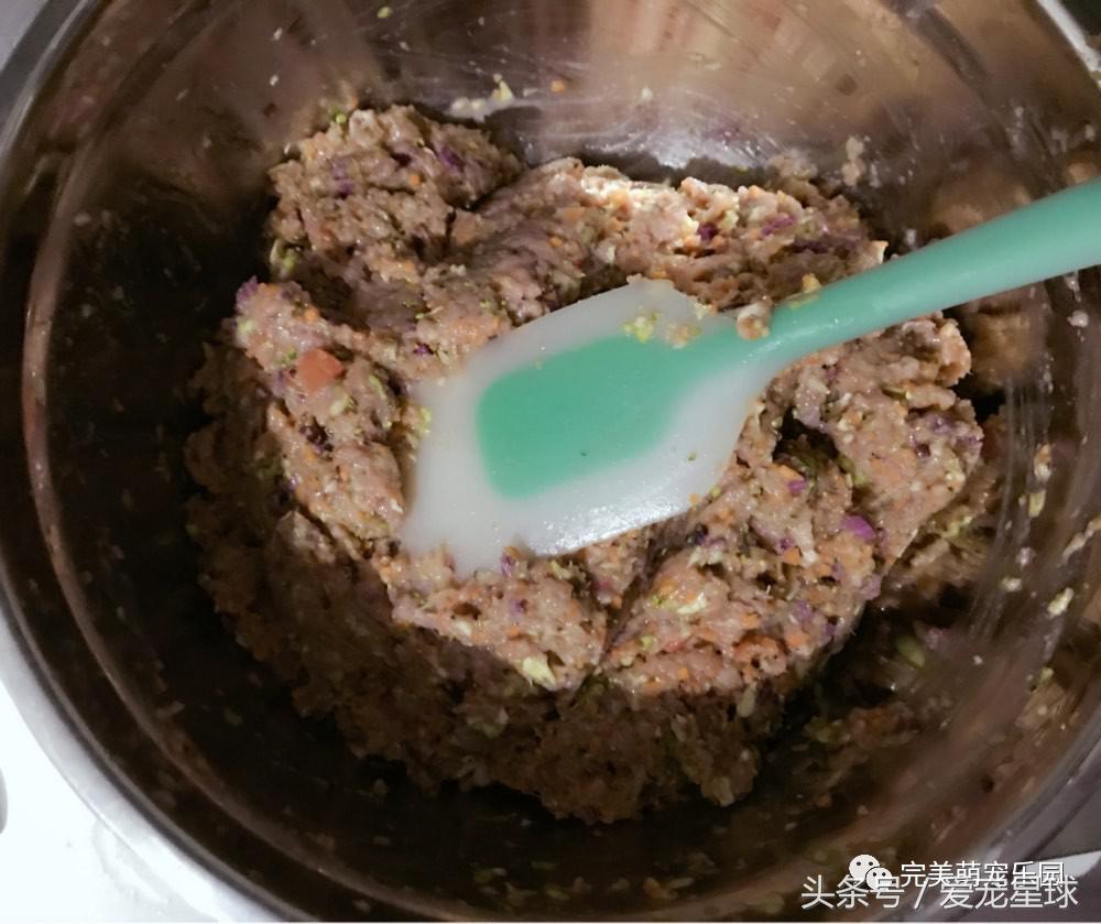 如何自制幼犬去泪痕狗粮视频教程,怎么给狗自制狗粮器