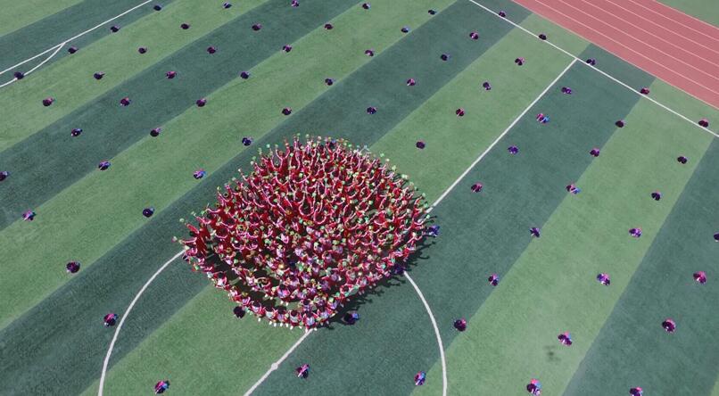 点燃春日激情共握美好未来——高新区连搭学区举行第一届“希望杯”中小学生足球比赛