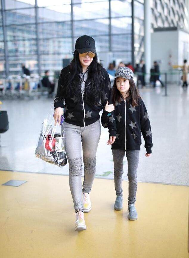 钟丽缇和女儿穿公主装视频,钟丽缇女儿考拉14岁近照