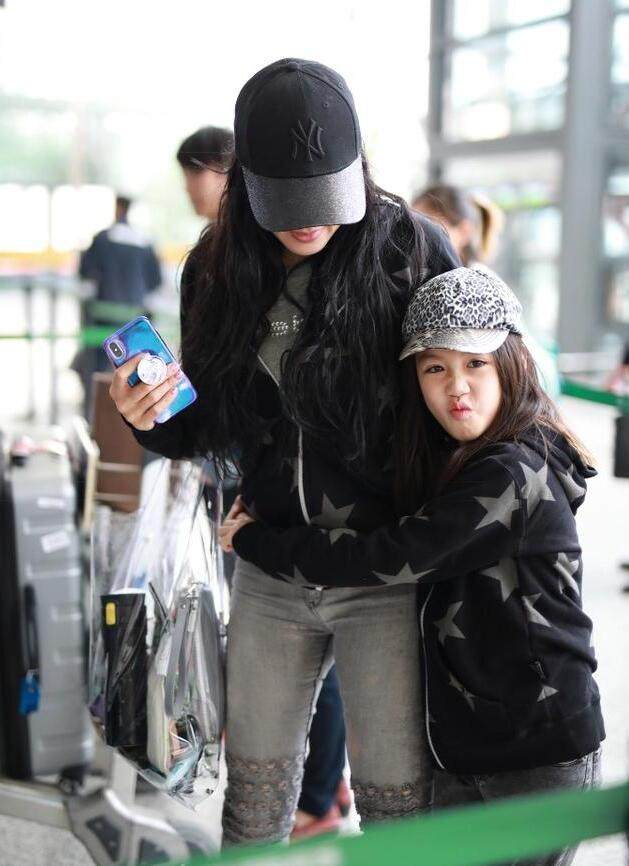 钟丽缇和女儿穿公主装视频,钟丽缇女儿考拉14岁近照