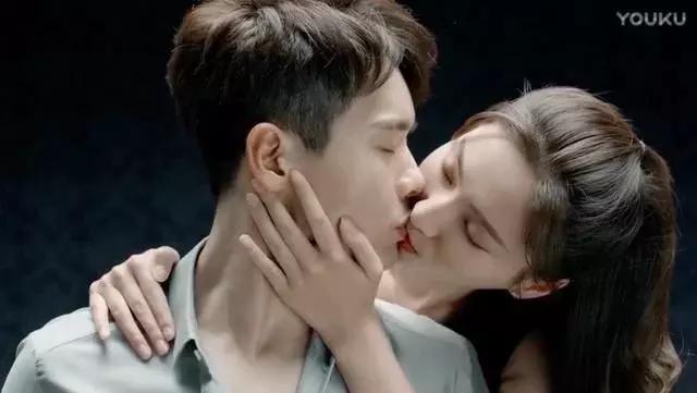 高云翔恋爱细节,高云翔隔空飞吻