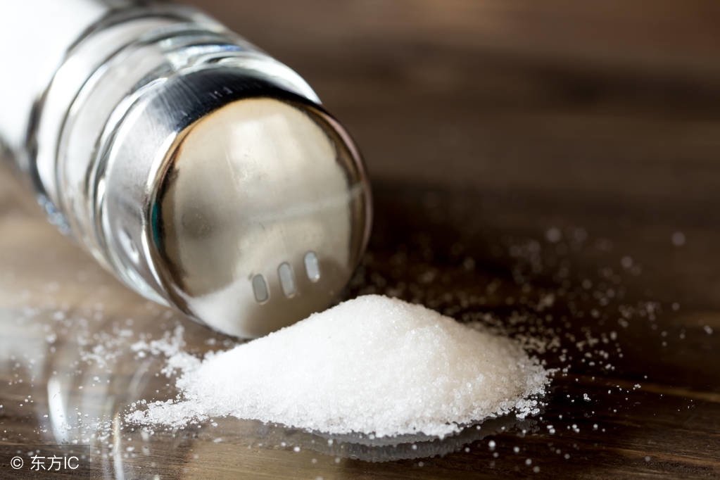 食盐洗脸后发红,食盐可以洗脸吗有好处吗