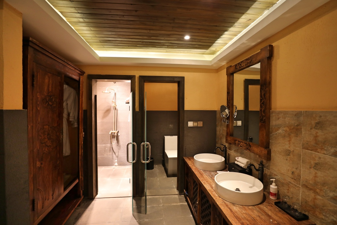 丽江束河古镇网吧住宿,丽江束河古镇蓝石客栈住宿价格