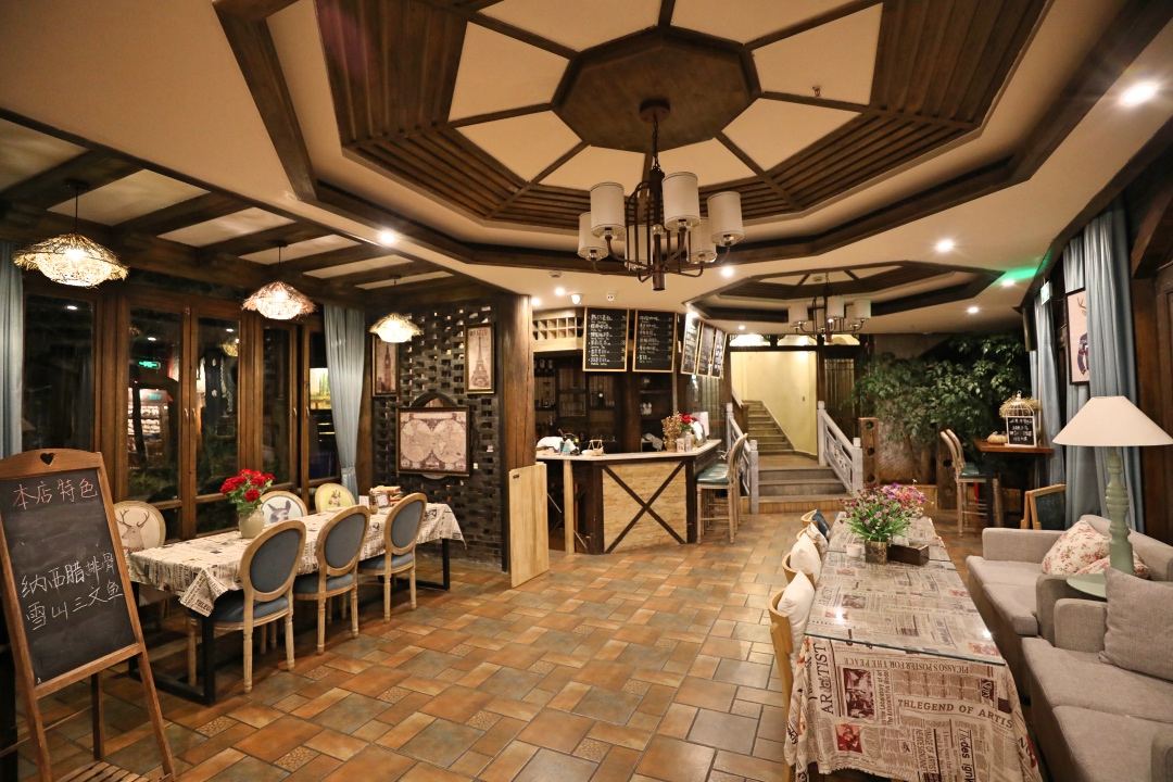 丽江束河古镇网吧住宿,丽江束河古镇蓝石客栈住宿价格