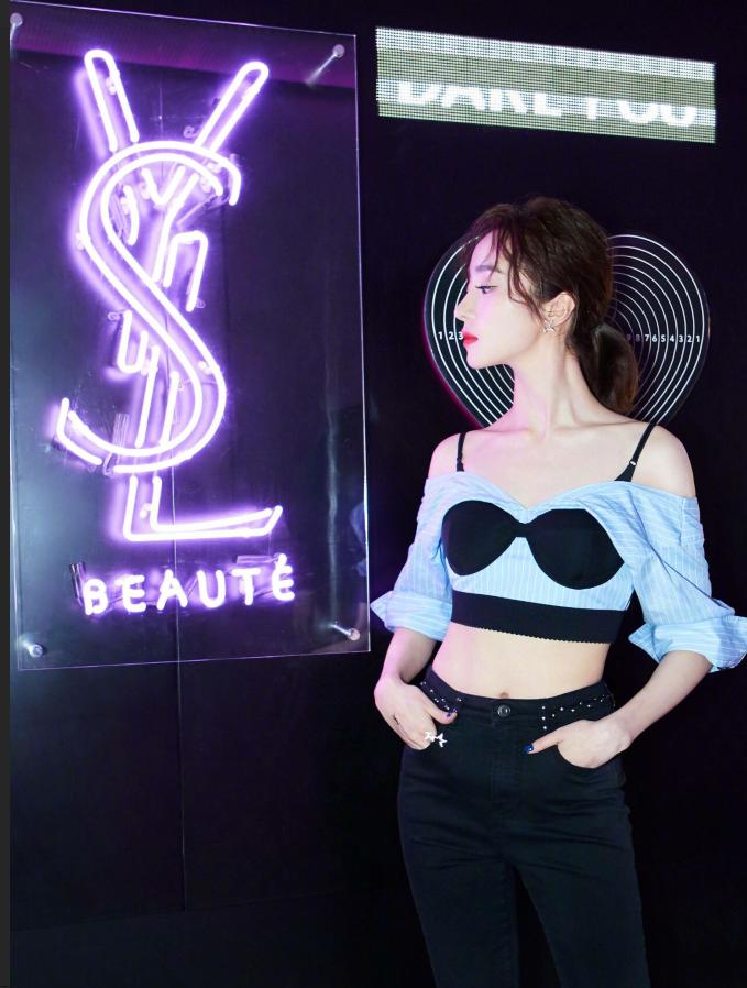 你还在关注独孤天下里演傻白甜的她，却不知人家悄悄换了张脸……