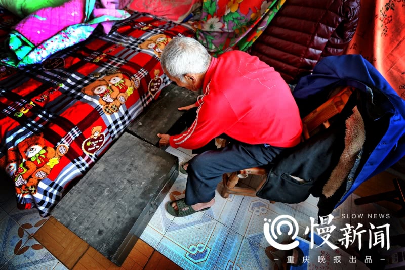 拾荒校长捐衣服,88岁校长捐赠百万助学